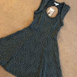 NWT CUT OUT BACK CUTE👗DRESS